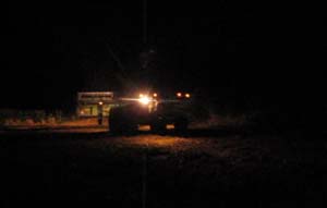 Установка GPS трекера на комбайн John Deere вночі в полі